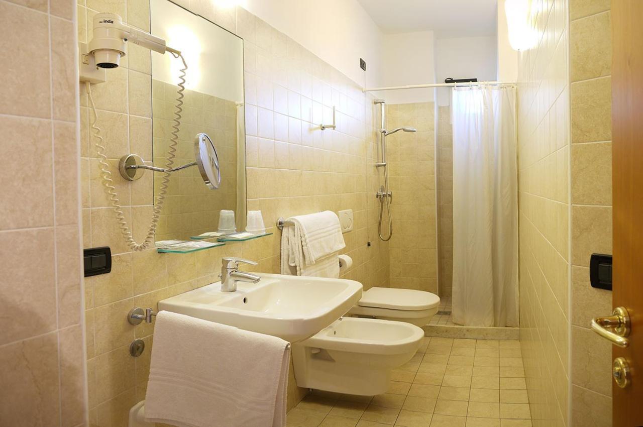 Residence Alla Rotonda Lido di Jesolo Oda fotoğraf